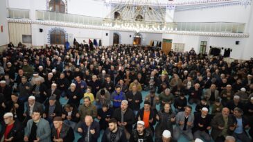 Miraç Kandili’nde vatandaşlar camilere akın etti