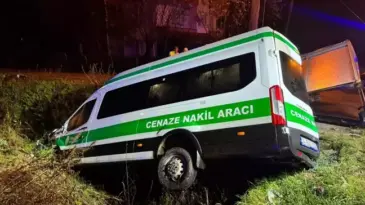 Cenazeye Giden Minibüs Sulama Kanalına Düştü: 10 Yaralı