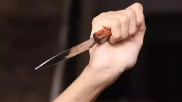 Damat borç tartışmasında kayınpederini sırtından bıçakladı