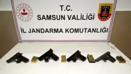 Samsun’da Jandarma Evinin İçinde 4 Tabanca Ele Geçirdi
