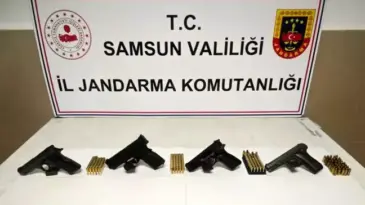 Samsun’da Jandarma Evinin İçinde 4 Tabanca Ele Geçirdi