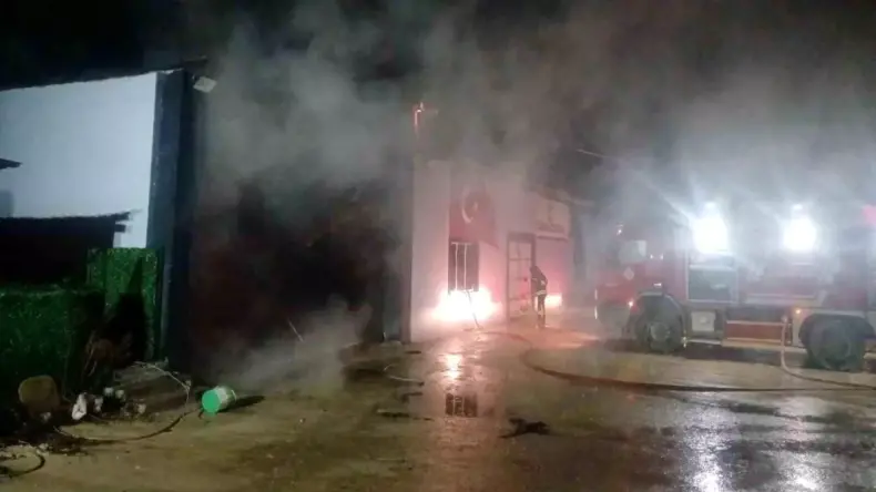 Samsun’da Koltuk İmalathanesinde Yangın Çıktı