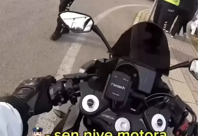 Samsun’da Trafik Polisi ile Motosikletli Genç Arasındaki Eğlenceli Sohbet Sosyal Medyada Paylaşım Rekoru Kırdı