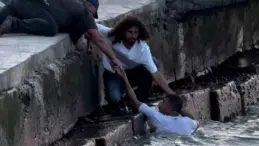 Polisten kaçmak için denize atladı, hikayenin sonu hüsranla bitti
