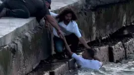 Polisten kaçmak için denize atladı, hikayenin sonu hüsranla bitti