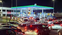 Pakistan, benzin fiyatlarında yüzde 54’lük artışa ‘bedava otobüsle’ çözüm arıyor